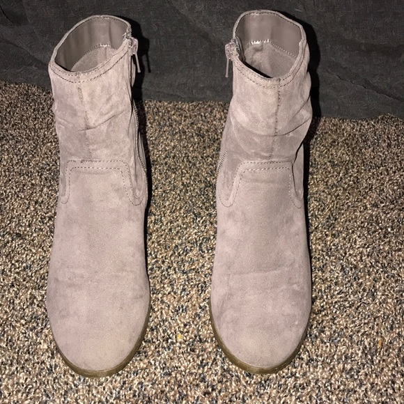 Not wearing - Picture 3 of 4